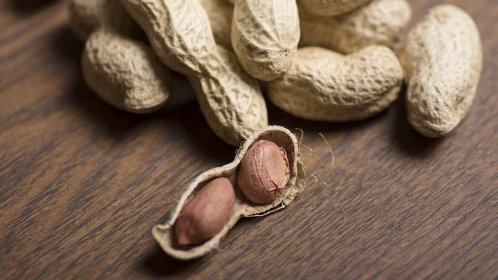 Phụ nữ phải có một chế độ ăn uống để chăm sóc tim và hệ thống tuần hoàn vì bệnh tim là nguyên nhân gây tử vong hàng đầu cho phụ nữ. Hạt lạc có thể giúp ích, chúng cung cấp hơn 30 chất dinh dưỡng thiết yếu, bao gồm chất xơ và chất béo tốt.