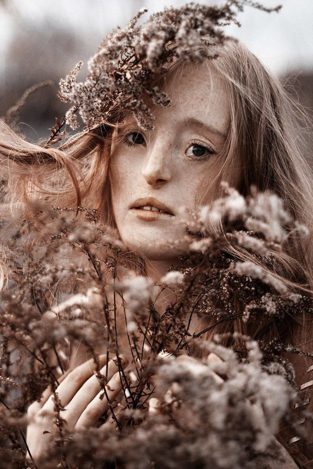 Trải qua vô số những cuộc phẫu thuật, Ilka dần trưởng thành, tự tin và bắt đầu chia sẻ câu chuyện của mình ra bên ngoài với hi vọng có thể khích lệ mọi người thêm yêu bản thân mình.