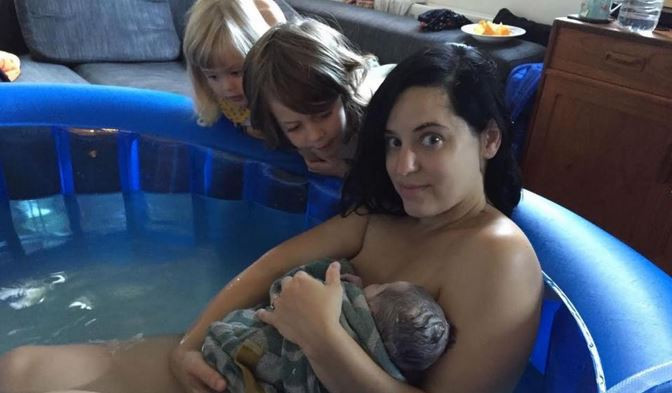 Bà mẹ trẻ người Anh và 3 con.