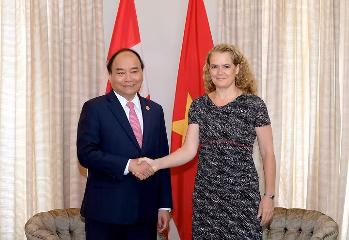 Nhân dịp dự Hội nghị Thượng đỉnh G7 mở rộng và thăm Canada, trưa 8/6 (theo giờ địa phương), tại Thành phố Quebec, Thủ tướng Nguyễn Xuân Phúc hội kiến với Toàn quyền Canada Julie Payette.