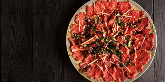 6. Boškarin: Là một món ăn truyền thống làm từ bò của Croatia. Boškarin thường được phục vụ trong những nhà hàng cao cấp hoặc quán rượu, được chế biến tùy theo công thức của mỗi đầu bếp. Phần thịt ngon nhất của con bò có thể ăn sống hoặc làm bít tết, hoặc ăn kèm với nước sốt mặn của mì ống. Ảnh: Telegraphuk.