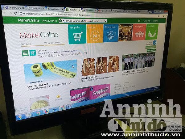 Không chỉ như vậy, tại chợ thuốc Hapulico vào chiều 26-1, các quầy hàng vẫn thản nhiên bày bán các sản phẩm nêu trên với giá từ 28.000- 30.000 đồng/hộp.