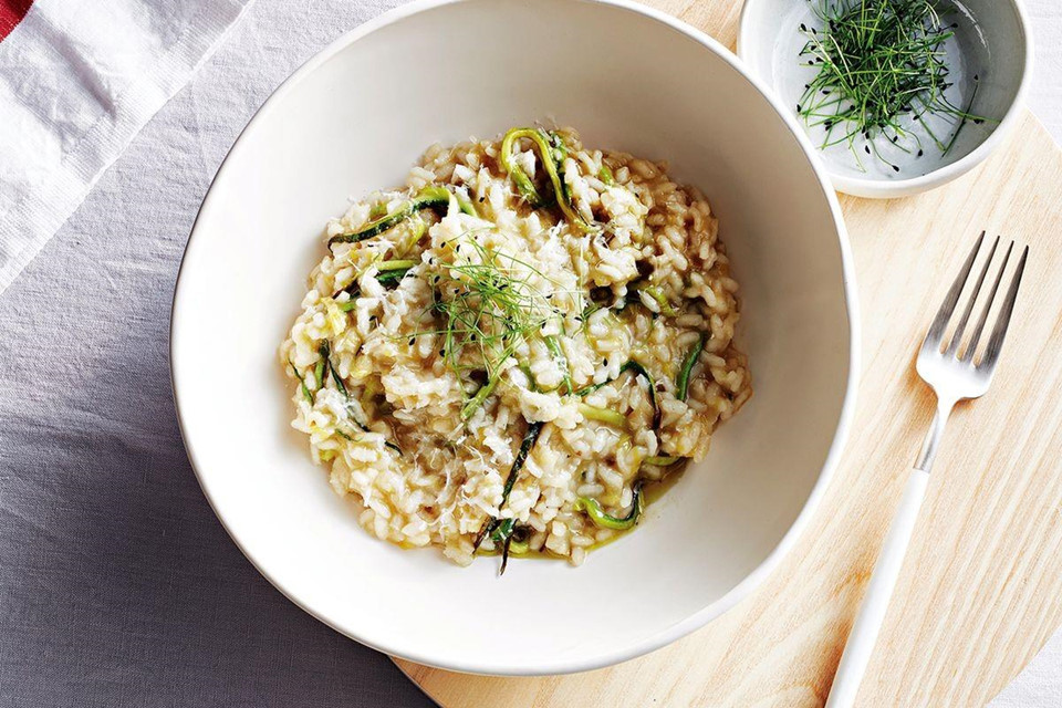 2. Risotto of Skradin cơm thập cẩm thịt hầm: Món ăn này từng xuất hiện trong chương trình du lịch và ẩm thực No reservations của cố đầu bếp Anthony Bourdain. Đây là một món ăn truyền thống của Croatia, thường được nấu trong các dịp lễ. Việc nấu món ăn mất từ 7-12 giờ, nhiều nhà hàng ở Croatia yêu cầu phải đặt món ăn này trước 3 ngày. Ảnh: Viettravel.