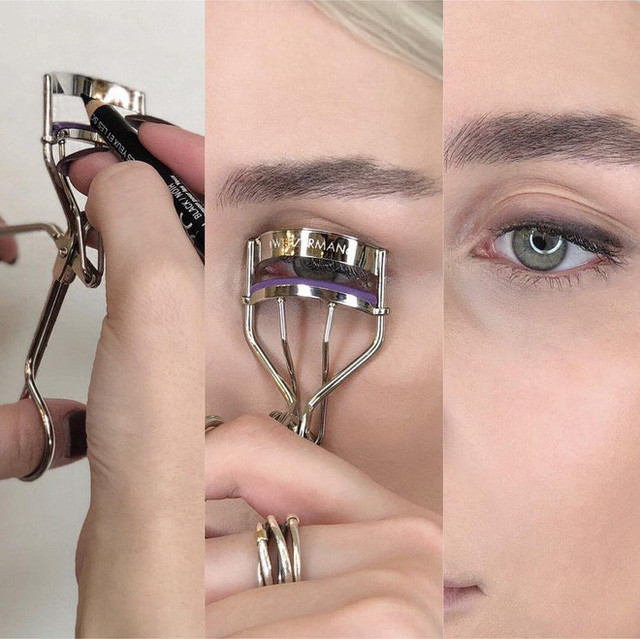 3. Dùng chì kẻ mắt vẽ lên kẹp mi thay cho mascara Nếu bạn đang rất vội và chẳng có thời gian để tỉ mẩn bôi mascara thì bạn có thể sử dụng cách này. Đó là dùng vẽ chì kẻ mắt tô lên phần kẹp mi mắt, sau đó kẹp mi. Mi bạn sẽ vừa cong, lại vừa dày như vừa sử dụng mascara vậy.