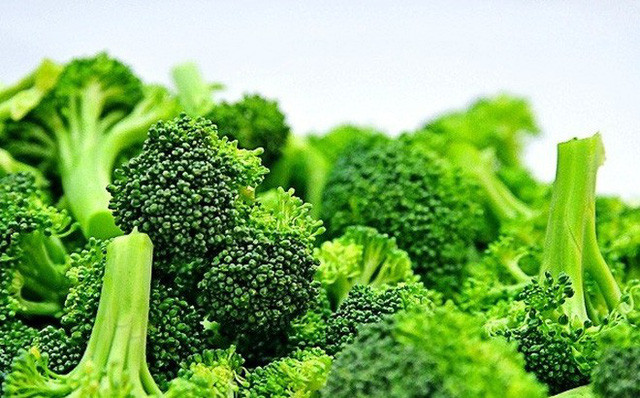 Súp lơ (bông cải xanh) được xem là loại rau bổ dưỡng. Thực phẩm giúp tăng chiều cao này chứa nhiều vitamin C, chất xơ và sắt. Nó giúp cho các cơ quan trong cơ thể hoạt động đúng đắn và kích thích các yếu tố tăng trưởng.