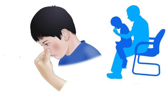 Tư thế đúng để giúp trẻ ngừng chảy máu cam. (Ảnh minh họa).