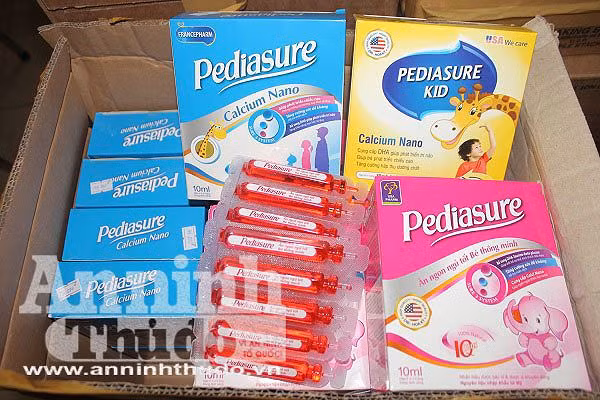 Pediasure calcium Nano (màu xanh) bên trong dạng ống