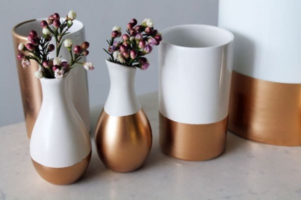  Tuổi Hợi Những người sinh trong năm Hợi cần các yếu tố thuộc tính Lửa để mang lại may mắn. Giống người tuổi Trâu, con giáp này nên bày những lọ gốm ở phòng khách của mình. * Thông tin trong bài chỉ mang tính tham khảo, chiêm nghiệm.