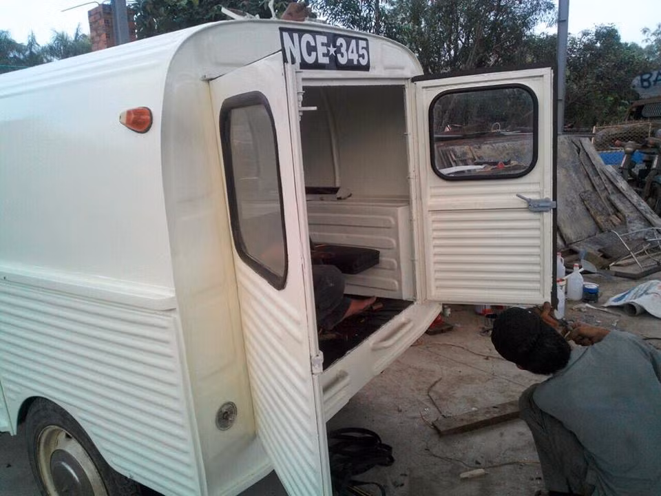 Vào lúc 16h30 đêm 30 rạng 31/1/1968, chiếc xe này đã chở đội Biệt động - đội IN10 và chất nổ, vũ khí tấn công vào Dinh Độc Lập có cơ sở đầu não của ngụy quân Sài Gòn.