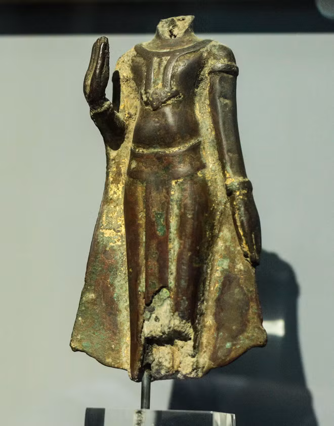 Tượng Phật đứng làm bằng đồng có từ thế kỷ 17 của Thái Lan.