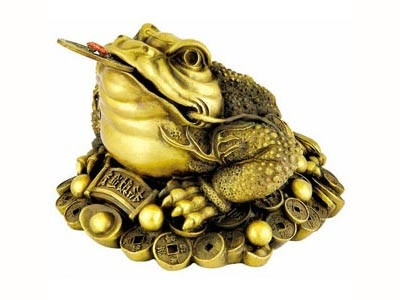  Tuổi Ngọ Không chỉ riêng vàng và bạc, người tuổi Ngọ còn hợp với kim loại nói chung nên con giáp này có rất nhiều lựa chọn về đồ trang trí và trang sức. Một con cóc bằng đồng đặt ở góc phòng ngủ phía Tây Bắc sẽ rất tốt cho tài vận trong năm Đinh Dậu của gia chủ tuổi này.