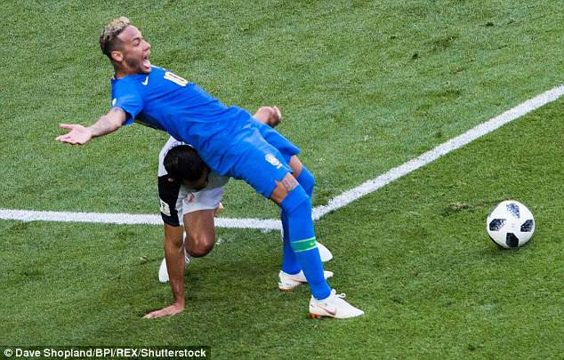 Đây không phải lần đầu tiên Neymar ăn vạ tại World Cup 2018.