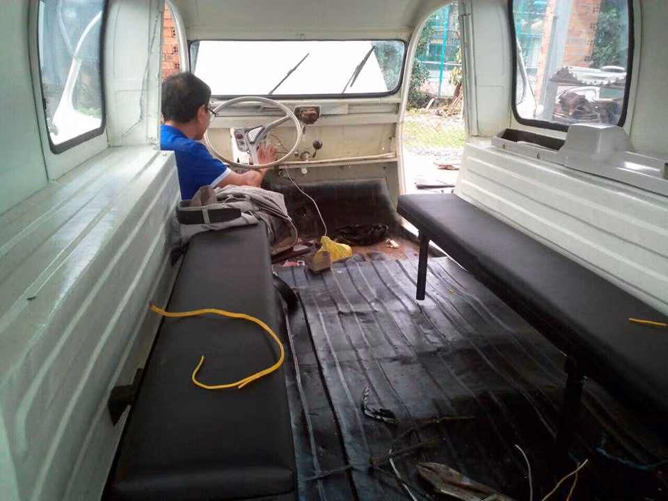 Một số bộ phận hỏng hóc của chiếc xe đã được tu sửa và hoàn thành đêm qua (29/1).