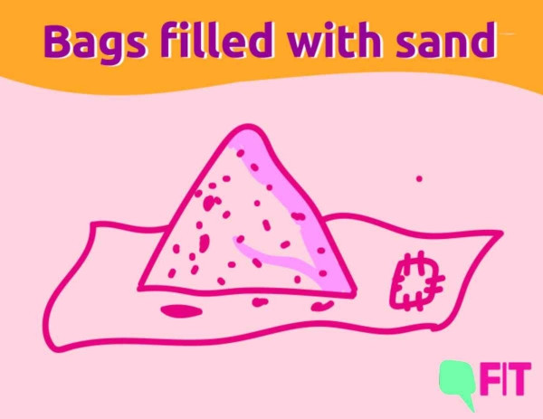 Một trong những loại băng vệ sinh có thể tái sử dụng đã được chị em phụ nữ sáng tạo ra. Với bề mặt là cát, sau khi sử dụng, chị em có thể giặt sạch và dùng vào lần tiếp theo.