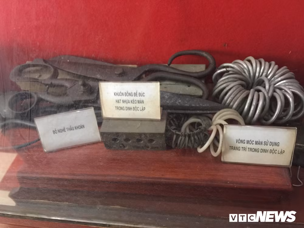 Các đồ nghề được sử dụng trong việc đào hầm.