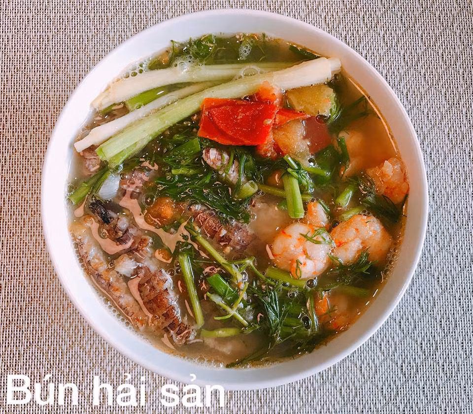 Cham 3 con nhung vo dam sang nao cung vao bep khien chong quen hang quan-Hinh-12