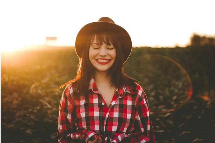  Quá mạnh mẽ, coi mình chẳng khác nào nam giới. Nghe có vẻ hơi lạ, nhưng thực tế có rất nhiều cô nàng độc lập, mạnh mẽ và không thích dựa dẫm vào nam giới. Đây hoàn toàn là điều tốt, nhưng nếu quá mạnh mẽ, sẽ dễ khiến bạn rơi vào tình trạng "ế bền vững", vì đa phần các chàng luôn muốn che chở và làm chỗ dựa vững chắc cho người mình yêu.