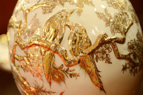 Tuổi Tị Liên quan đến tiền tài, người tuổi Rắn cần chú ý khu vực hướng Tây. Ngoài ra, người tuổi Rắn rất hợp đeo trang sức bằng kim loại, đặc biệt là vàng hoặc bạc. Những món trang sức này không chỉ làm đẹp mà còn giúp họ gặp nhiều may mắn, tiền bạc dư dả.