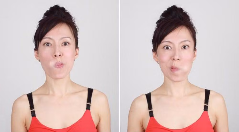 Động tác yoga này sẽ nhanh chóng xóa mờ các nếp nhăn hai bên khóe miệng - Ảnh: Internet.