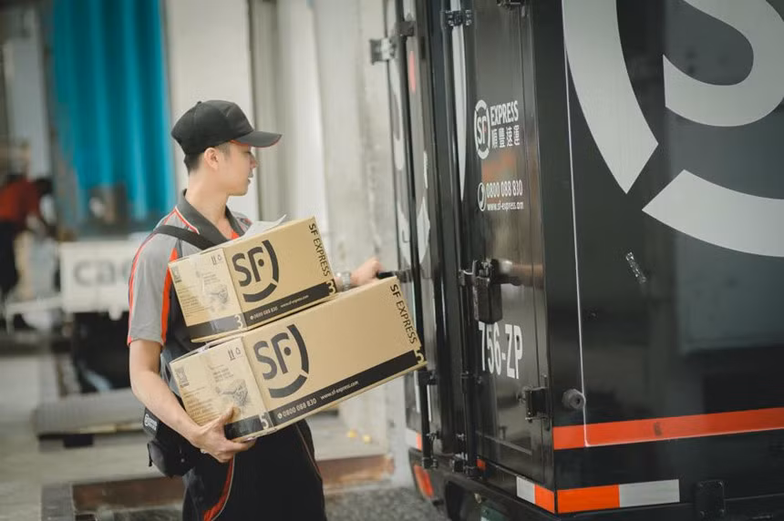 Từ khi khởi nghiệp vào những năm 1990 tới tận năm 2013, Wang Wei mới mở cửa đón nhà đầu tư bên ngoài với việc bán 25% cổ phần cho CITIC Capital Holdings Limited. Ảnh: SF Express.