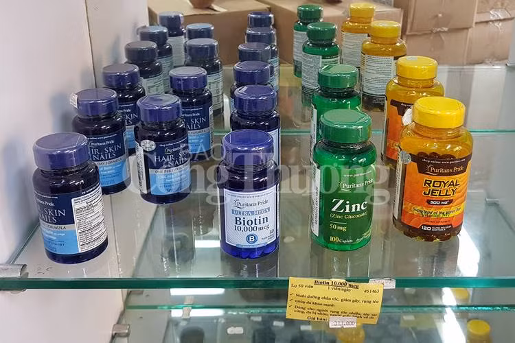 Hà Nội: Phát hiện hàng loạt TPCN hết hạn sử dụng tại Công ty Minh Tâm - Hình 2 Ha Noi: Phat hien hang loat TPCN het han su dung tai Cong ty Minh Tam-Hinh-2