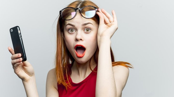 Chất độn vĩnh viễn có thể gây ra các vấn đề lâu dài: Ngoài các chất độn tiêu chuẩn kéo dài từ sáu đến chín tháng, cũng có nhiều lựa chọn lâu dài hơn. Tuy nhiên, những lựa chọn lâu dài này có thể gây ra các tác dụng phụ nghiêm trọng. Ví dụ chất độn vĩnh viễn như silicone có thể và thường làm hỏng đôi môi vĩnh viễn.