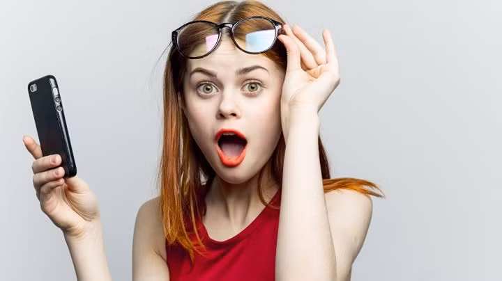 Chất độn vĩnh viễn có thể gây ra các vấn đề lâu dài: Ngoài các chất độn tiêu chuẩn kéo dài từ sáu đến chín tháng, cũng có nhiều lựa chọn lâu dài hơn. Tuy nhiên, những lựa chọn lâu dài này có thể gây ra các tác dụng phụ nghiêm trọng. Ví dụ chất độn vĩnh viễn như silicone có thể và thường làm hỏng đôi môi vĩnh viễn.