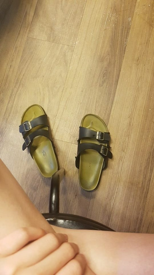 Đôi dép 14.000 đồng.