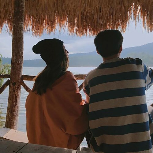  Hãy là chính mình. Hãy khiến chàng để ý và thích bạn vì bạn là chính bạn chứ không phải bất cứ cô nàng nào khác. Đừng thay đổi hoặc cố đóng vai một người khác. Đừng để người nàng yêu biến nàng thành một con người khác. Bạn hãy cứ làm điều mình muốn, nếu ai đó không thích điều đó, bạn cũng không nên mất thời gian vì họ.