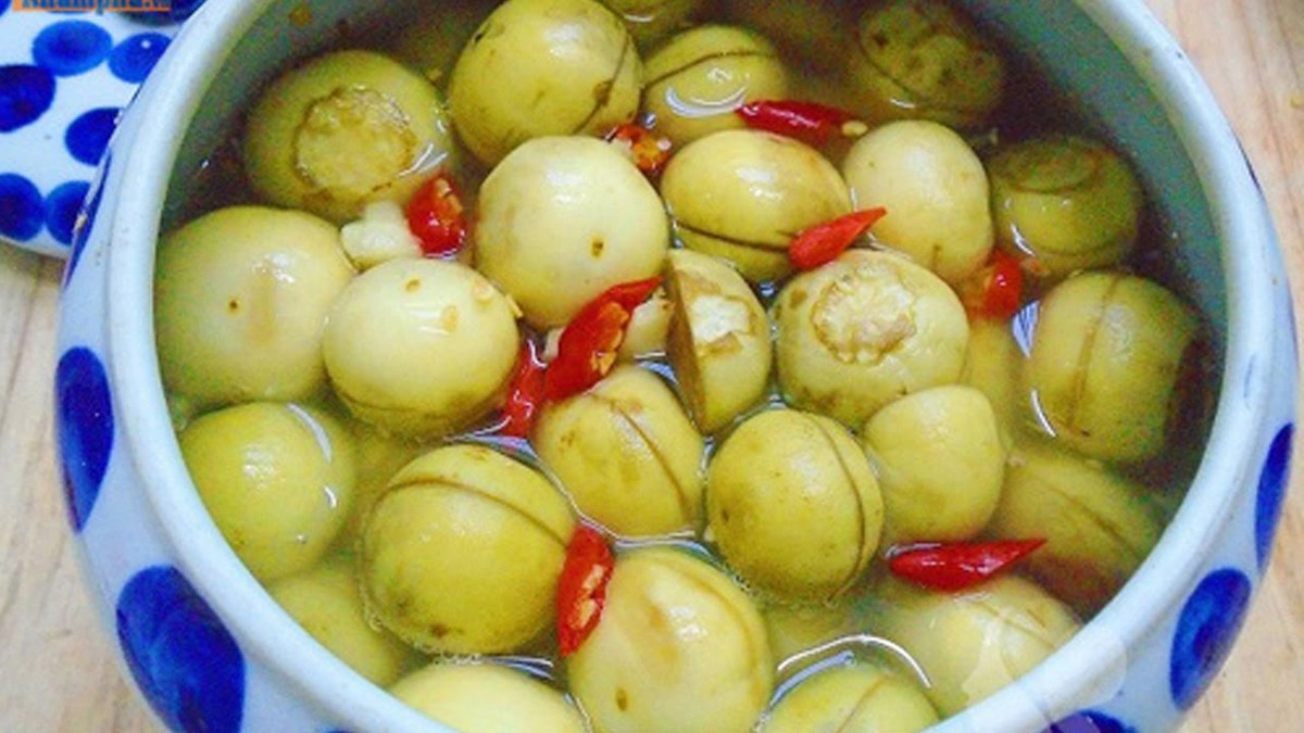 Những người bị suy thận không nên ăn dưa cà muối. Ảnh minh họa