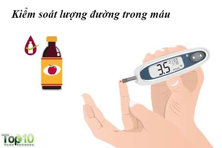 Kiểm soát lượng đường trong máu: Những phụ nữ có tiền sử tiểu đường thai kỳ có nguy cơ mắc bệnh tiểu đường loại 2 cao hơn. Bệnh tiểu đường loại 2 được đặc trưng bởi lượng đường trong máu cao do kháng insulin hoặc không có khả năng sản xuất insulin. Giấm táo có thể giúp kiểm soát lượng đường trong máu. Tác dụng hạ đường huyết của nó giúp cải thiện độ nhạy insulin.