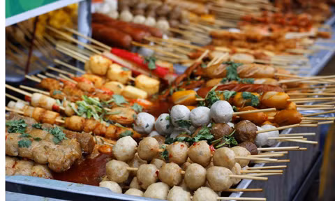 Be 7 tuoi bi que xien ca vien dam xuyen hau mon luc no dua-Hinh-2