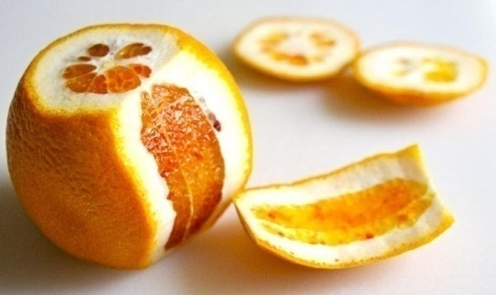 Giúp giảm cân: Cam là ít calo, là sự bổ sung tuyệt vời cho một chế độ ăn uống giảm cân. Và chúng chứa đầy chất xơ, giúp kiểm soát sự thèm ăn của bạn. Vỏ cam cũng chứa vitamin C được biết là đốt cháy chất béo hiệu quả.