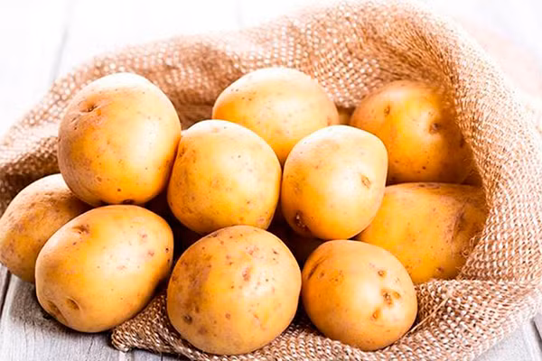 Khoai tây chứa nhiều vitamin A, B và C rất có lợi cho tóc.