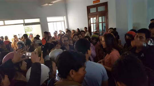 Hop khan ngay chu nhat giai quyet vu 500 giao vien mat viec