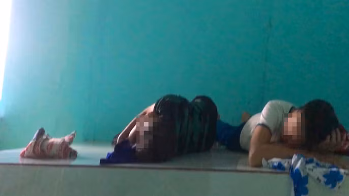 Nu “than y” co ten “Ong Coc” tri ba benh bang cach… vuot, thoi?-Hinh-2