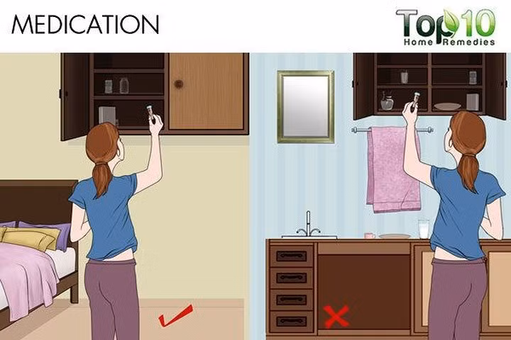 Thuốc: Thuốc phải được bảo quản đúng cách nếu không sẽ có tác hại vô cùng xấu cho sức khỏe của bạn. Không nên giữ thuốc trong tủ trong phòng tắm. Nhiệt độ, độ ẩm và ánh sáng có thể làm hỏng thuốc và làm giảm hiệu quả. Bảo quản thuốc trong ngăn kéo tủ quần áo hoặc một chỗ tối, mát mẻ trong tủ bếp.