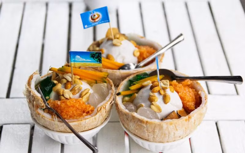 Kem dừa vừa béo ngậy, vừa thơm ngon được dùng làm món tráng miệng trong tiết trời nóng nực thì chẳng còn gì bằng.