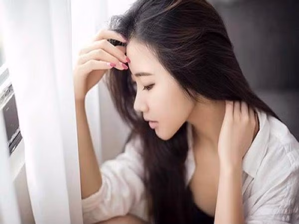 Cho dù có xinh đẹp đến đâu bạn cũng nên nhớ rằng bất cứ người đàn ông nào cũng hy vọng rằng anh ấy sẽ được nhìn thấy người phụ nữ mình ở thời điểm mặt mộc - Ảnh minh họa: Internet.