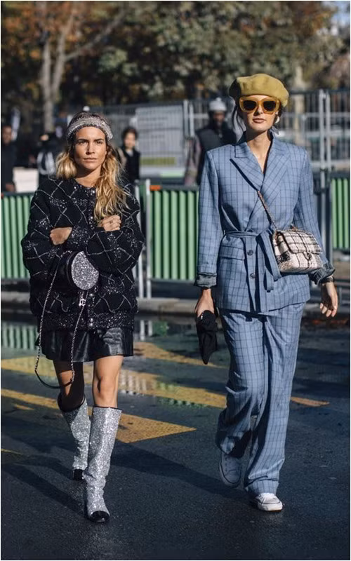 Còn gì đậm chất menswear mà vẫn nữ tính hơn là một bộ suit nhạt màu, mix cùng giày cao gót hoặc sneaker giữa phố ngày đầu xuân?