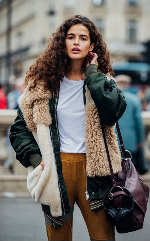 Một chiếc áo khoác lông ấm áp kiểu ted coat sẽ khiến bạn vừa đúng xu hướng thời trang 2018, vừa ấm áp trong những ngày lạnh giá.