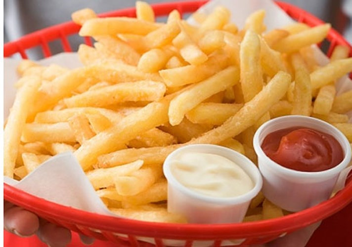 Không ăn thực phẩm chứa calo rỗng: Bạn nên tránh các calo rỗng như bánh quy, soda, kẹo, sôcôla và khoai tây chiên. Các thực phẩm này chứa carbohydrate được chuyển hóa thành đường, dễ gây tích tụ mỡ. Bạn nên điều chỉnh chế độ ăn uống với các thực phẩm lành mạnh và các sản phẩm sữa ít chất béo.