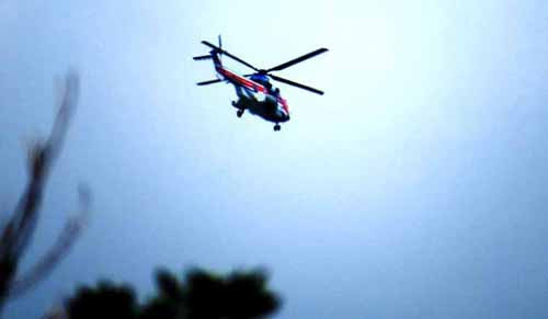 Trực thăng tham gia tìm kiếm trên đỉnh núi Dinh. Trực thăng tham gia tìm kiếm trên đỉnh núi Dinh.