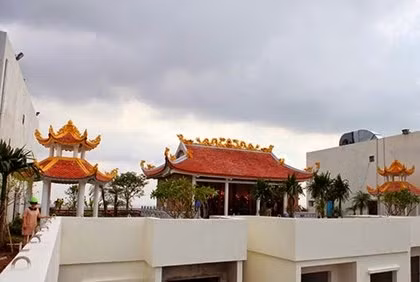 Can canh khu tam linh tren noc Hoa Binh Green City bi xu ly