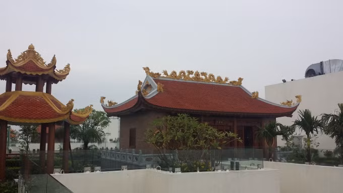 Sau khi báo chí phản ánh những sai phạm tại dự án Hòa Bình Green City, mới đây Hà Nội đã có Văn bản số 147/VP-ĐT truyền đạt ý kiến chỉ đạo của Phó chủ tịch UBND thành phố Nguyễn Thế Hùng, yêu cầu Chủ tịch UBND quận Hai Bà Trưng phối hợp với các đơn vị liên quan xem xét trách nhiệm của các tổ chức, cá nhân, xử lý nghiêm sai phạm tại Dự án Hòa Bình Green City theo quy định của pháp luật. Ảnh: Phapluatplus.