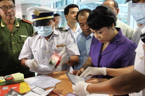 Hình ảnh Bọ truỏng Y té kiẻm tra chóng MERS tại TP HCM-Hinh-4