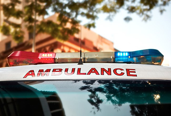 Sốc nhiệt: Đây là trường hợp nguy hiểm nhất. Nhiệt độ cơ thể cao mất kiểm soát, lên tới 40 độ C khiến da bạn ấm và khô. Bạn cảm thấy lo âu, nhịp đập nhanh, nôn mửa, đau đầu. Nếu không cấp cứu kịp thời, bạn có thể bị co giật, hôn mê và thậm chí tử vong.