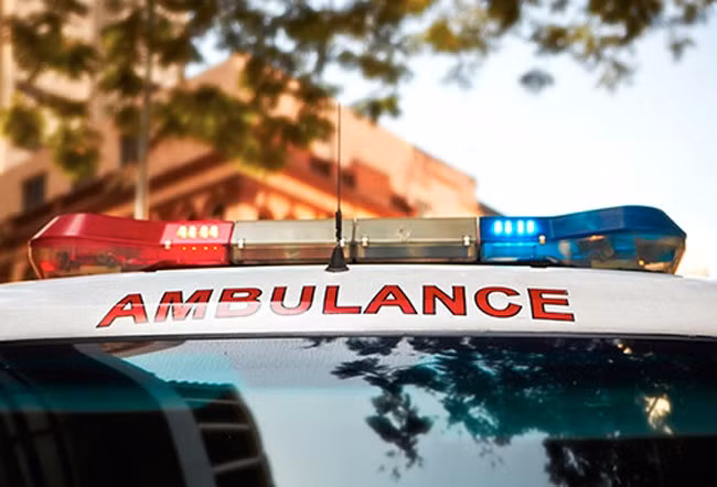 Sốc nhiệt: Đây là trường hợp nguy hiểm nhất. Nhiệt độ cơ thể cao mất kiểm soát, lên tới 40 độ C khiến da bạn ấm và khô. Bạn cảm thấy lo âu, nhịp đập nhanh, nôn mửa, đau đầu. Nếu không cấp cứu kịp thời, bạn có thể bị co giật, hôn mê và thậm chí tử vong.