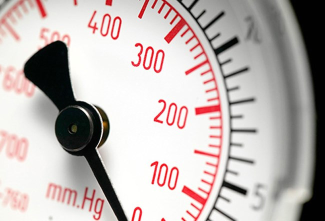 Huyết áp thấp: Đổ mồ hôi nhiều khiến cơ thể mất nước và các chất điện giải. Điều này có thể khiến huyết áp hạ xuống thấp, đôi khi đủ để khiến bạn hoa mắt hay thậm chí là ngất xỉu.