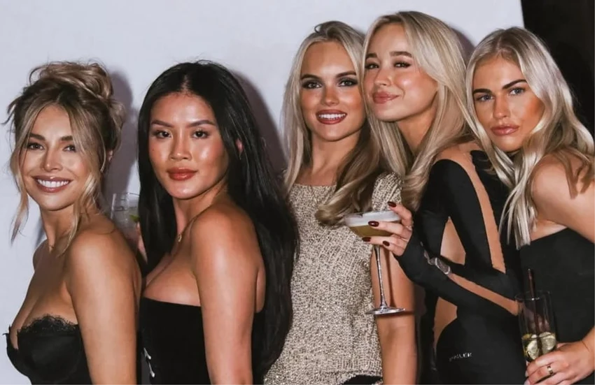 Tien ve ngoi sao Man United va ban gai bi to lua dao